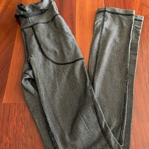 Excellent condition black and white lulu leggings